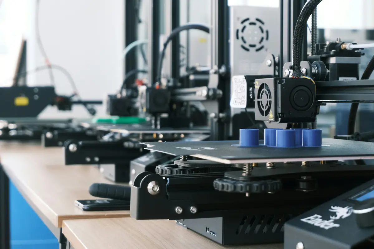Multiple 3D printers running in Apex workshop